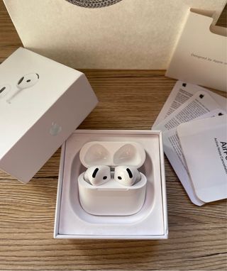 AirPods 4 Apple