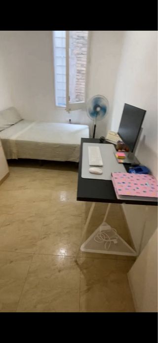 Habitación para 1 persona y en muy buen estado.