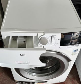 LAVADORA DE CARGA FRONTAL MARCA AEG DE 8 KILOS