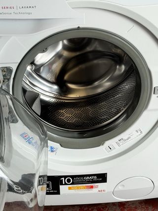 LAVADORA DE CARGA FRONTAL MARCA AEG DE 8 KILOS