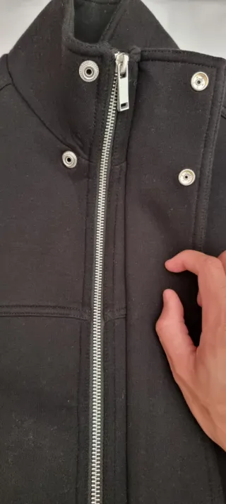 Cazadora efecto neopreno negra