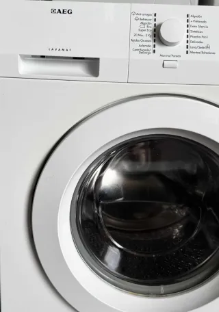 LAVADORA DE CARGA FRONTAL MARCA AEG DE 8 KILOS