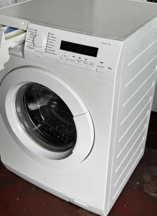 LAVADORA DE CARGA FRONTAL MARCA AEG DE 8 KILOS