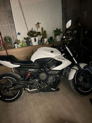 Yamaha XJ6 Naked