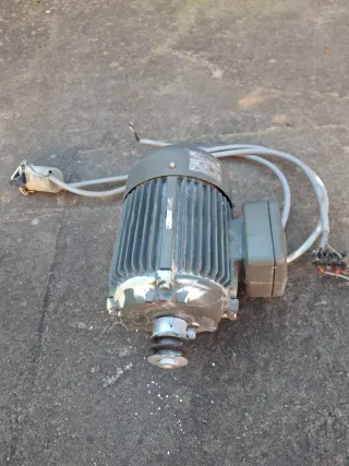 Motor Eléctrico ALCONZA 0.75 KW Trifásico