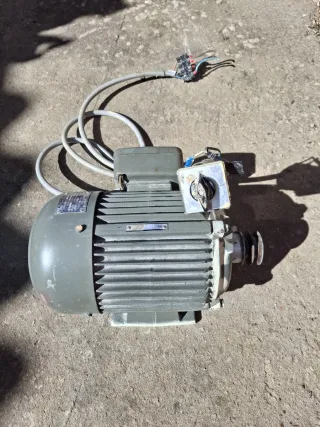 Motor Eléctrico ALCONZA 0.75 KW Trifásico
