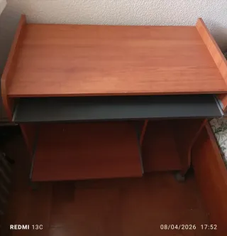 Mesa ordenador madera con ruedas