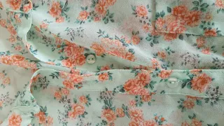 Blusa floral verde y naranja