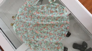 Blusa floral verde y naranja