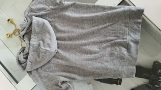 Sudadera con capucha gris mujer