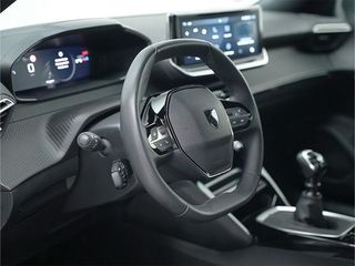 Peugeot 2008 1.2 100CV Allure