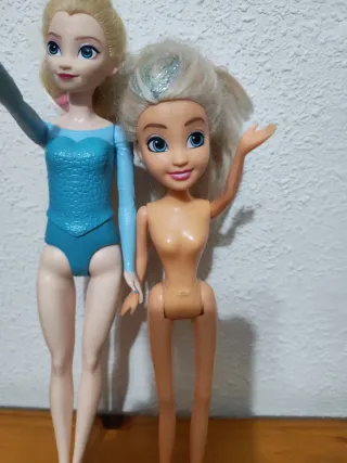 Dos muñecas .