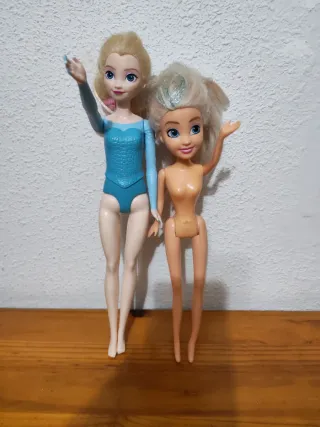 Dos muñecas .