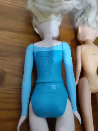 Dos muñecas .