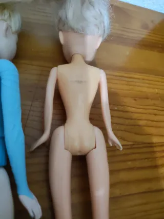 Dos muñecas .