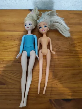 Dos muñecas .