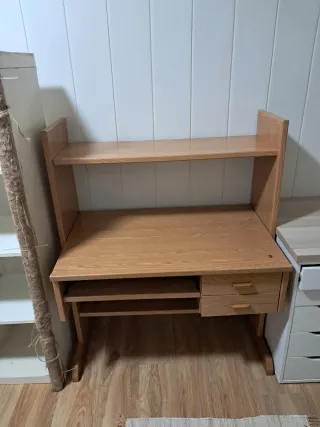 Escritorio y estanteria GRATIS!! URGENTE