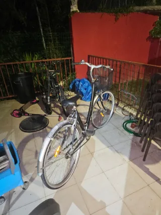 Bicicleta de paseo negra