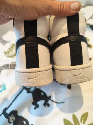 Zapatillas Nike Blancas y Negras