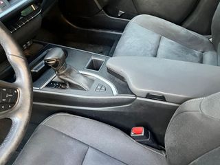 Lexus UX 2.0 250h Business