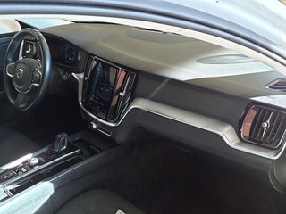 Volvo V60 2.0 B4 (D) Momentum Pro Auto