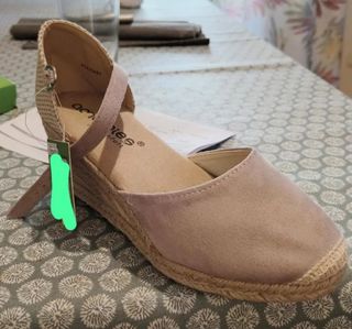 Alpargatas Gomies Malva Talla 38. Plantilla de gel