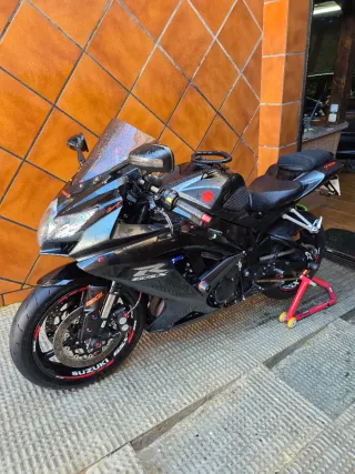 Suzuki GSXR 750 K8 Negra