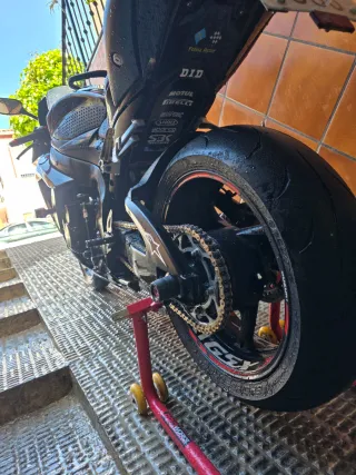 Suzuki GSXR 750 K8 Negra