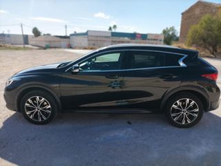 Infiniti QX30 2.0 T PREMIUM TECH 7DCT AWD