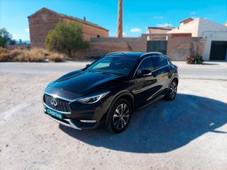 Infiniti QX30 2.0 T PREMIUM TECH 7DCT AWD