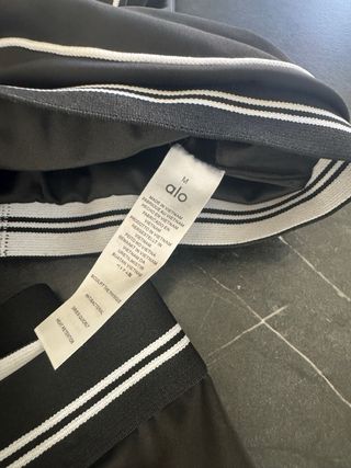 Completo Alo Top + Leggings Nero Bianco