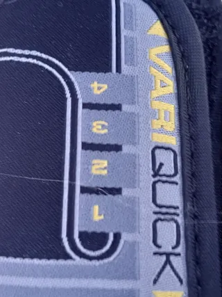 Mochila de montaña (porta niños) gris y verde.