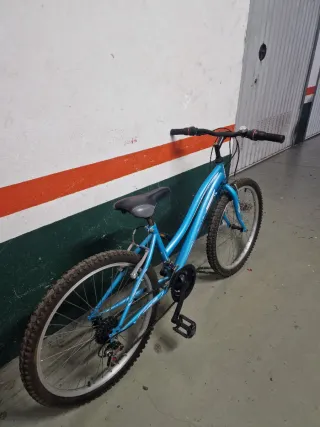 Bicicleta azul 24 pulgadas