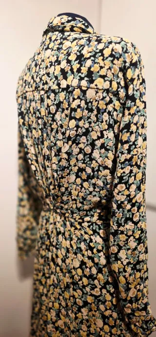 Vestido verde de flores - ZARA