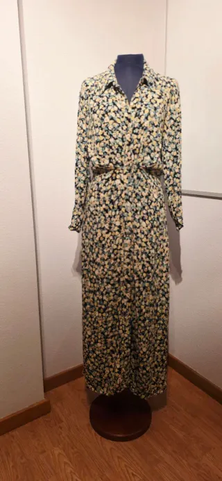 Vestido verde de flores - ZARA