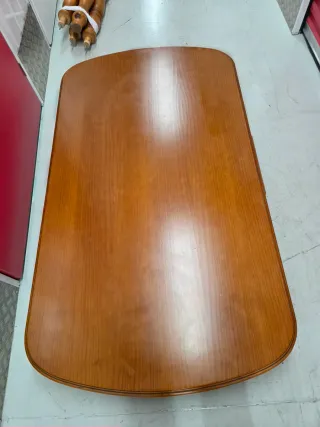 Mesa de comedor de madera