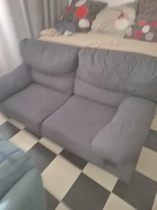 Sofá de tela gris