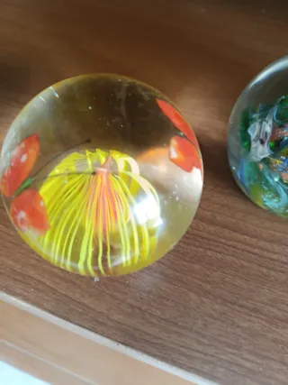 Pisapapeles de cristal decorados