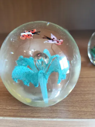 Pisapapeles de cristal decorados