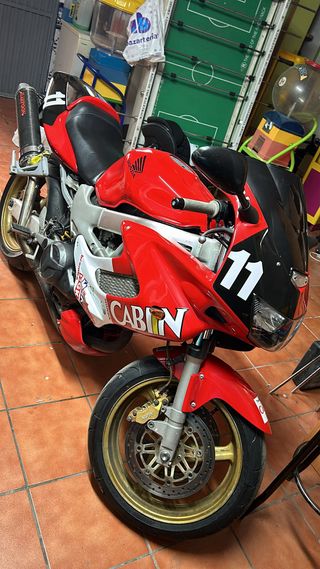 Honda VTR 1000F Roja y Negra