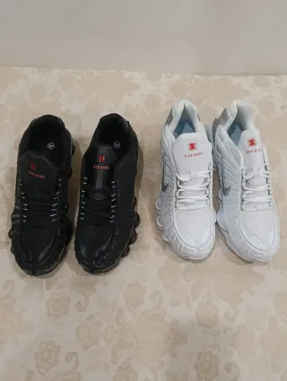 Nike Shox Talla 44 (Blancos y Negros)