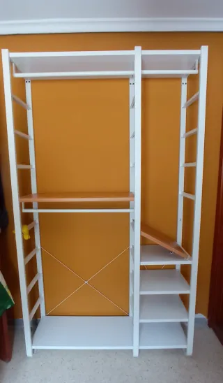 Vestidor blanco con baldas madera