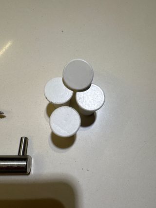 4 Percheros Blancos y 2 Plateados