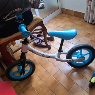 Bici de equilibrio azul