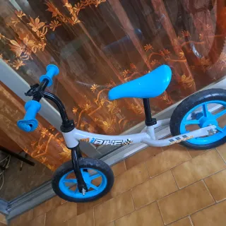 Bici de equilibrio azul