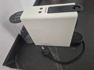 Cafetera Nespresso Krups Essenza Mini Blanca