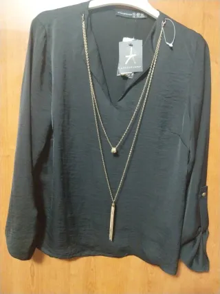 Camicia Atmosphere nera con collana