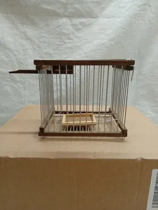 Jaula para pájaros de madera y metal