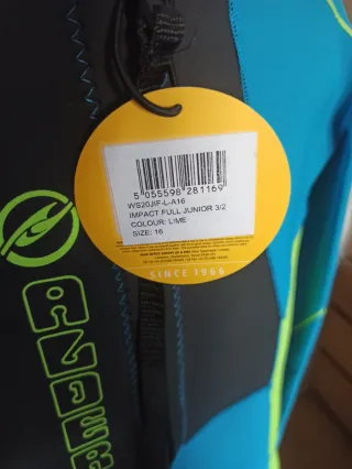 Neopreno 3/2 niño sin estrenar, talla 16