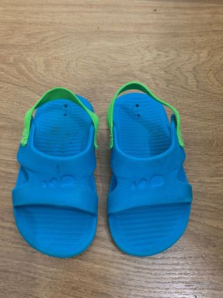Chancleta decathlon talla 21/2